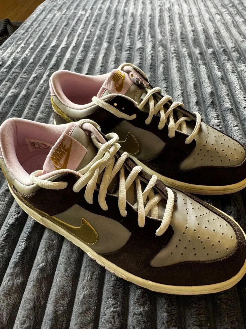 Nike Dunk Girls Low GS Chino Metallic Gold Shoes Size 5.5Youth